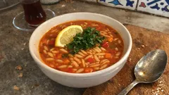 Arpa şehriye çorbası tarifi: 15 dakikada, limonla ferahlayan ev çorbası