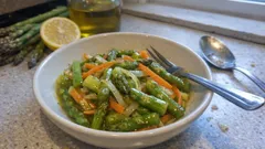 Zeytinyağlı kuşkonmazı lokum gibi pişirmenin yolu: limonlu ve hafif tarif