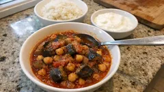 Ön haşlanmış nohutla nohutlu patlıcan yemeği: tencerede 40 dakikada