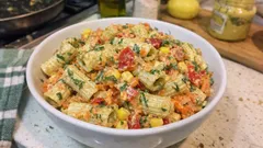 Havuçlu makarna salatası: yoğurtlu hardallı sosla ferah ve doyurucu tarif