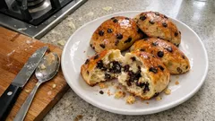 Kruvasan gibi yumuşacık damla çikolatalı poğaça tarifi: puf puf kabarıyor