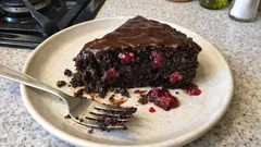 Unsuz çikolatalı vişneli kek: içi nemli, dışı ince kabuklu nefis tarif