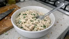 Tavuklu kereviz salatası: yoğurtlu sosuyla hafif ama tok tutan tarif