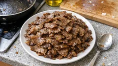 Evde döner böyle daha kolay: dondurup ince dilimleyin, tavada hızlıca kavurun