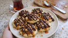 Ev Yapımı Snickers Kurabiye: Karamel, yer fıstığı ve bitter çikolata üçlüsü