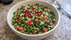 Nar taneli Tabule salatası: bulguru 20 dakikada tam kıvamında hazırlayın