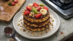 Tost makinesinde mini waffle pasta: 3 katlı, meyveli ve pratik bir tatlı