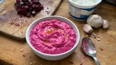 Pembe Sultan mezesi: yoğurtlu pancarla 10 dakikada ferah pembe lezzet