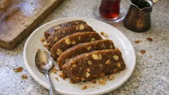 Pekmezli şerbetiyle Yaz Helvası: kalıpta dinlenip kolay dilimlenen tarif