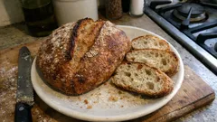 Yaş mayalı ekmek tarifi: fırın ekmeği dokusunda, dışı çıtır içi göz göz