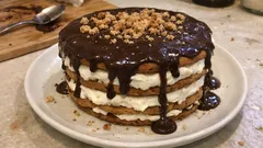 Çokoprens Pasta tarifi: fırınsız, kat kat ve çikolata soslu pratik buzdolabı pastası