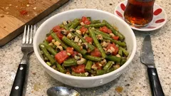 Ege usulü börülce salatası: sarımsaklı-limonlu sosla ferah ve pratik