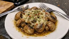 Tavada kaşarlı mantar: kızartmadan, kendi suyunda lokum gibi pişiyor