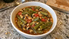 Zeytinyağlı fasulye börülce yemeği: domatesli, sarımsaklı ve tam kıvamında