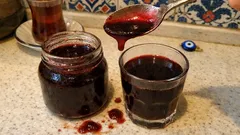 Kavanozda konsantre kızılcık şurubu: kışlık, yoğun aromalı ve her yere yakışan tarif