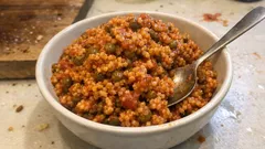 Salçalı mercimekli bulgur pilavı: tek tencerede tane tane, doyurucu ev usulü tarif