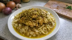 Fas usulü Rfissa tarifi: baharatlı tavuk, yeşil mercimek ve katmer