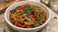 Nar ekşili pişmiş soğan salatası: 10 dakikada kebapların yanına çok yakışır