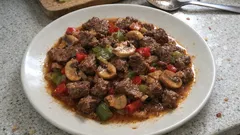 Püf Noktalarıyla Mantarlı Et Sote: Yüksek Ateşte Sulu Olmadan Tam Kıvamında