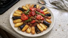 Fırında Parmak Kebabı: Patates, patlıcan ve domatesli etle tek tepside nefis tarif