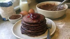 Hafta sonu kahvaltısına yakışan kakaolu pankek: pamuksu dokusuyla tam kıvamında