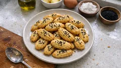 Ağızda dağılan nişastalı tuzlu kurabiye: çörek otlu, kıyır kıyır tarif