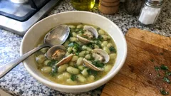 Midyeli verdina fasulyesi: un yok, ipeksi kıvamlı Asturias usulü tencere yemeği