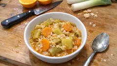 Portakallı zeytinyağlı pırasa: hafif, ferah ve tam kıvamında tarif