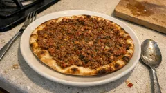 Evde fırında lahmacun: incecik hamur, dengeli harç ve çıtır kenarlar için adım adım tarif