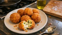 Bayat ekmekle çıtır peynirli toplar: kahvaltıya 10 dakikada nefis atıştırmalık