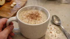 Elmalı tarçınlı sıcak kinoa içeceği: tek tencerede pürüzsüz kıvam