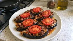 Saksı Kebabı tarifi: patlıcanı hafif kızartıp fırında lokum gibi pişirin