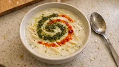 Naneli tereyağıyla sütlü erişte çorbası: içimi yumuşacık pratik tarif