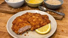 Dışı çıtır, içi sulu Viyana usulü dana şinitzel: un–yumurta–galeta sırasıyla tam kıvamında