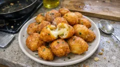 Mayasız kahvaltılık peynirli lokma: börek tadında, 15 dakikada hazır