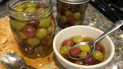 Kavanozda dağılmadan üzüm konservesi: kaynar suyla pratik kışlık tarif