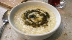 Artan pilavdan yoğurtlu çorba: ipeksi kıvam, üstüne naneli tereyağı