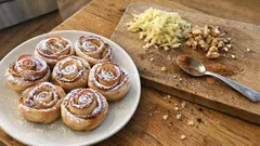 Çay saatine yakışan elmalı gül kurabiye: tarçınlı-cevizli, yumuşacık