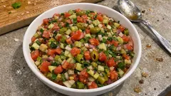 Nar ekşili kaşık salatası: kebap sofralarına yakışan ferah tarif