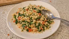 Tek tencerede semizotlu bulgur pilavı: ferah, doyurucu ve tam kıvamında