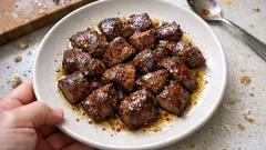 Kuzu ciğerini yumuşacık yapan terbiye: zeytinyağı ve baharatla 3–4 saat dinlendirin