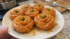 Pastane usulü Gül Tatlısı: gül gibi şekliyle şerbeti tam çeken tarif