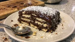 Fırınsız bisküvili pasta: çikolatalı pudingle kolayca şekil alan pratik tarif