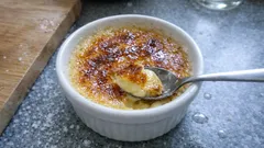 Evde restoran kıvamında crème brûlée: incecik karamel kabukla adım adım