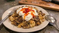 Tek tavada mantarlı karnabahar kavurması: yoğurt ve biberli yağla çok yakışıyor