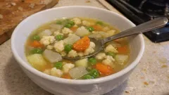 İrmikli mini hamurlu Alabaşlı Slovak çorbası: tek tencerede doyuran sebze lezzeti