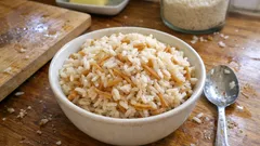 Tam kıvamında şehriyeli pirinç pilavı: tane tane olması için kavurma ve demleme yöntemi