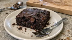 Tek kapta muzlu vegan brownie: yoğun kakaolu, ıslak dokulu pratik tarif