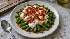 Taze Fasulye Borani: Sarımsaklı yoğurt ve biberli yağla serinleten pratik meze