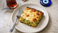 Kızartmadan fırında mücver: Sebzesi bol, üstü kaşarlı pratik tepsi tarifi